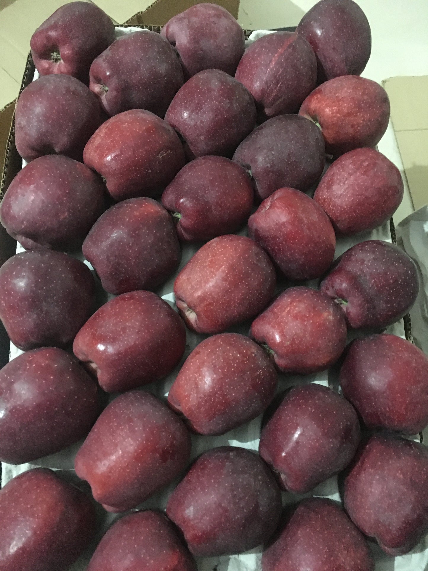 ๐ Red Delicious Apple โ Naturally Grown, Crunchy & Sweet Box